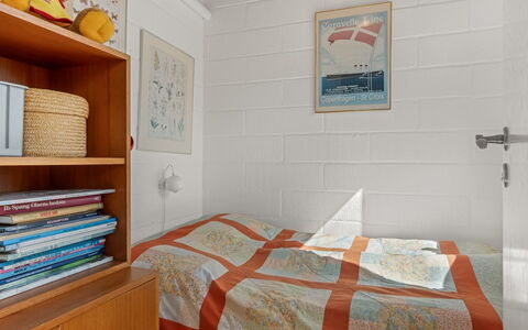 Answald - 250M from the Sea: Wand, Interior Design, Schlafzimmer, Flooring, Holz, Fussboden, Möbel, Decke, Bett, Bettdecke