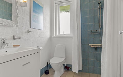 Answald - 250M from the Sea: Badezimmer, Armatur, Bad Sink, Wand, Flooring, Interior Design, Fussboden, Sinken, Toilette, Toilleten Sitz