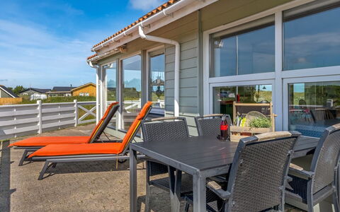 Answald - 250M from the Sea: Tür, Schatten, Stuhl, Gartenmöbel, Balkon, Abstellgleis, Deck, Tisch Im Freien, Veranda
