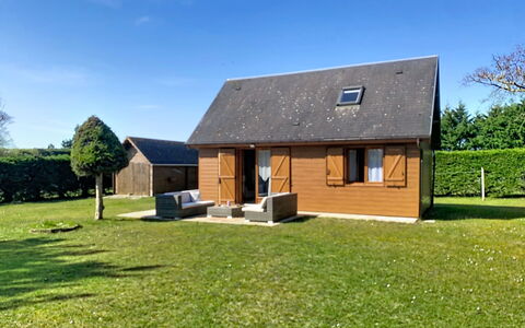 Le Chalet: Dach, Hütte, Zuhause, Rasen, Gartenbauten, Bauernhaus, Garten, Schuppen, Garten, Abstellgleis