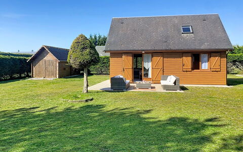 Le Chalet: Dach, Hütte, Haus, Zuhause, Gartenbauten, Rasen, Garten, Bauernhaus, Hinterhof, Garten