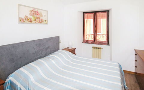 Amarena: Bett, Möbel, Interior Design, Schlafzimmer, Wand, Holz, Fussboden, Bettdecke, Flooring, Bedding