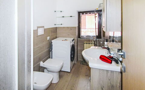 Amarena: Armatur, Badezimmer, Toilleten Sitz, Flooring, Sinken, Fussboden, Toilette, Interior Design, Bad Sink, Zapfhahn