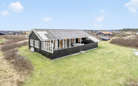 Alvia - 250M from the Sea: Möbel, Holz, Interior Design, Flooring, Fussboden, Stuhl, Zimmer, Decke, Wohnzimmer, Wohnung