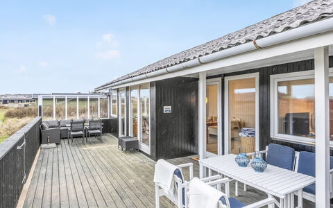 Alvia - 250M from the Sea: Möbel, Holz, Interior Design, Flooring, Fussboden, Stuhl, Zimmer, Decke, Wohnzimmer, Wohnung