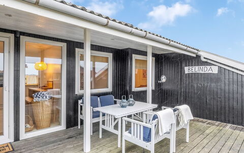 Alvia - 250M from the Sea: Möbel, Holz, Interior Design, Flooring, Fussboden, Stuhl, Zimmer, Decke, Wohnzimmer, Wohnung