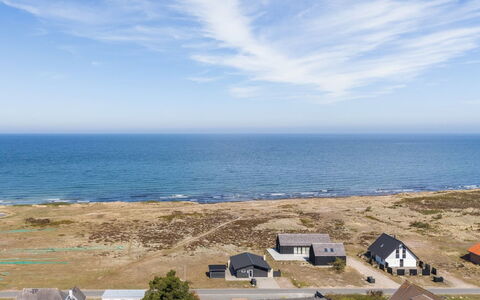 Edy - 75M from the Sea: Möbel, Holz, Interior Design, Flooring, Fussboden, Stuhl, Zimmer, Decke, Wohnzimmer, Wohnung