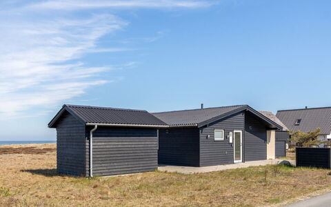 Edy - 75M from the Sea: Möbel, Holz, Interior Design, Flooring, Fussboden, Stuhl, Zimmer, Decke, Wohnzimmer, Wohnung