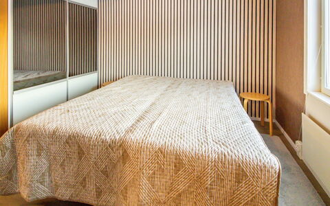Villa Koski: Wand, Interior Design, Schlafzimmer, Flooring, Holz, Fussboden, Bett, Textil, Bettdecke, Bedding