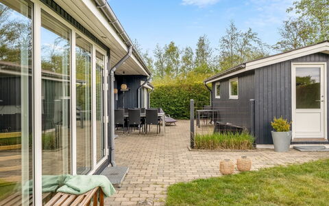 Sampsa - 350M from the Sea: Zuhause, Haus, Abstellgleis, Dach, Tür, Hütte, Veranda, Estate, Garten, Garten