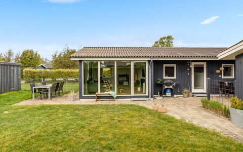 Sampsa - 350M from the Sea: Haus, Zuhause, Dach, Hütte, Grundstueck, Tür, Abstellgleis, Estate, Rasen, Garten
