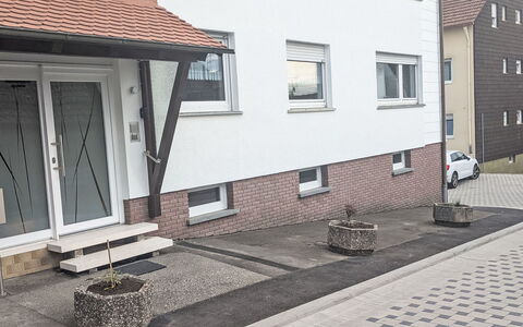 Helfrichs Ferienwohnung: Möbel, Holz, Interior Design, Flooring, Fussboden, Stuhl, Zimmer, Decke, Wohnzimmer, Wohnung