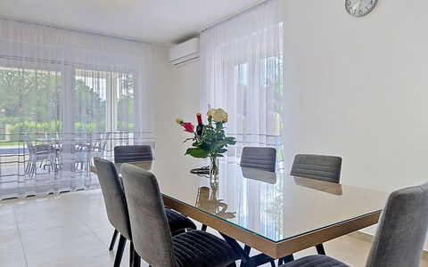 Nature: Möbel, Interior Design, Flooring, Tabelle, Holz, Fussboden, Stuhl, Esszimmer, Küche & Esszimmer Tisch, Beleuchtung