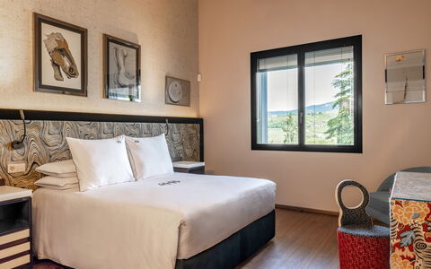 Villa Bocchi: Schlafzimmer, Bett, Bettdecke, Interior Design, Möbel, Bedding, Bettrahmen, Kissen, Dekokissen, Linens