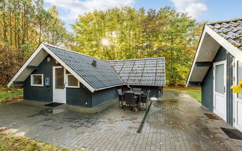 Avni - 30Km from the Sea: Möbel, Gartenmöbel, Geschirr, Tabelle, Drinkware, Stuhl, Tisch Im Freien, Essen, Flasche