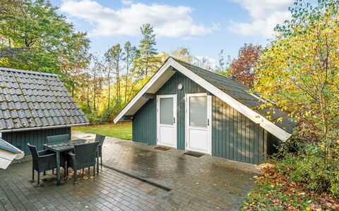 Avni - 30Km from the Sea: Möbel, Gartenmöbel, Geschirr, Tabelle, Drinkware, Stuhl, Tisch Im Freien, Essen, Flasche