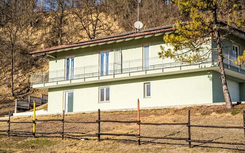 Balena: Veranda, Zuhause, Hütte, Balkon, Bergstation, Bauernhaus, Zaun, Senke, Geländer