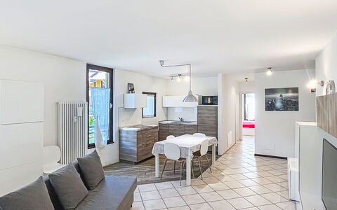 Pinzolo 205: Interior Design, Flooring, Fussboden, Möbel, Wohnung, Decke, Couch, Zimmer, Wohnzimmer