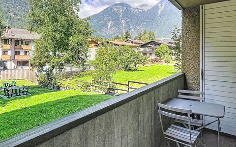 Pinzolo 205: Gebirge, Senke, Rasen, Alpen, Garten, Balkon, Bergdorf, Hof