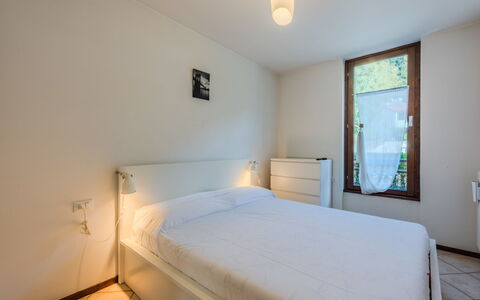 Pinzolo 205: Interior Design, Bett, Schlafzimmer, Flooring, Fussboden, Holz, Zimmer, Decke, Bettdecke, Bedding