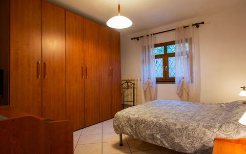Tre Fontane: Bett, Schlafzimmer, Interior Design, Möbel, Bettdecke, Fussboden, Decke, Bedding, Flooring, Zimmer