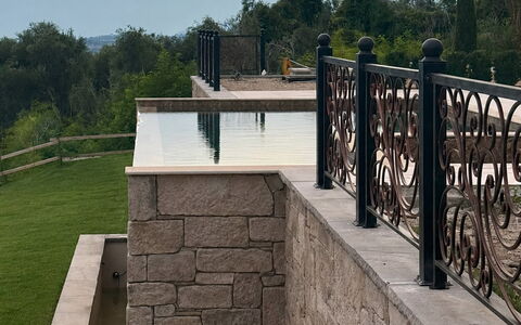 Villa Elisa: Verbundwerkstoff, Baluster, Eisen, Geländer, Beton, Steinwand, Balkon, Zaun