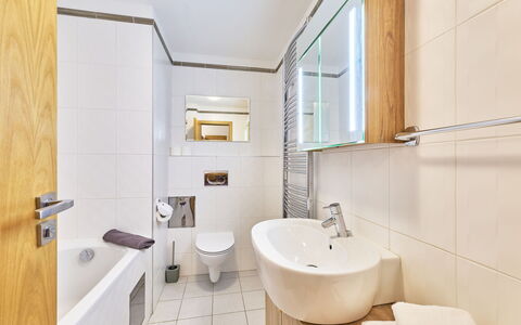 Harrachov Resident a: Badezimmer, Interior Design, Armatur, Flooring, Fussboden, Sinken, Bad Sink, Zapfhahn, Installation, Toilette