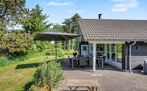 Gudrid - 550M from the Sea: Strauch, Dach, Hütte, Zuhause, Schatten, Ground, Garten, Stuhl, Gartenmöbel, Estate