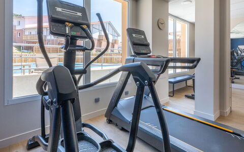 Mimizan 620: Flooring, Interior Design, Fussboden, Zimmer, Decke, Hartholz, Trainingsgerät, Fitnessstudio, Holzboden, Design