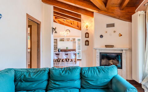 Dervio 623: Möbel, Interior Design, Couch, Holz, Flooring, Decke, Fussboden, Zimmer, Wohnzimmer, Zuhause