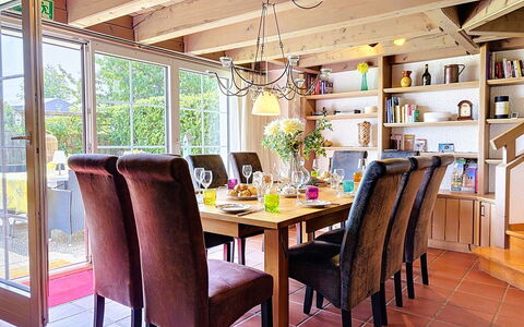 Schwarzwaldhof mit Pool & Sauna: Möbel, Interior Design, Stuhl, Flooring, Tabelle, Holz, Fussboden, Esszimmer, Decke, Holzboden