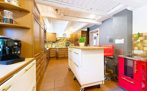 Schwarzwaldhof mit Pool & Sauna: Flooring, Interior Design, Möbel, Küche, Holz, Decke, Fussboden, Countertop, Major Appliance, Cabinetry