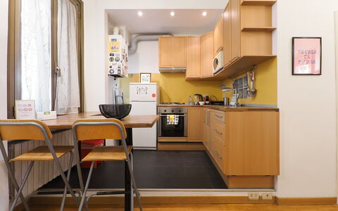 Suite Meda: Möbel, Küchengerät, Küche, Major Appliance, Countertop, Interior Design, Flooring, Cabinetry, Holz, Fussboden