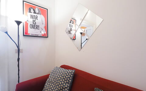 Suite Meda: Wand, Interior Design, Bilderrahmen, Zimmer, Farbe, Moderne Kunst, Wohnzimmer, Design, Lampe