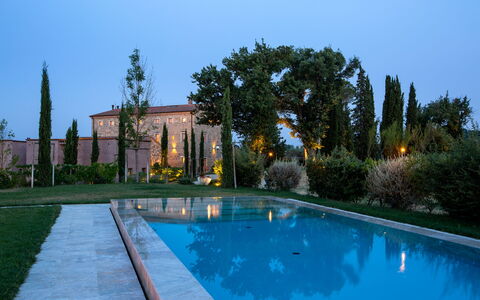 Poggio Mori 20: Schwimmbad, Strauch, Garten, Estate, Landscaping, Water Feature, Hazienda, Hof, Garten, Rasen