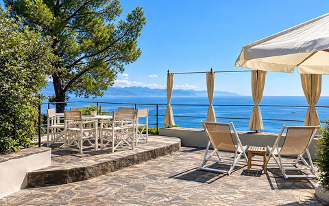 Portofino Luxury Villa – Private Sea Access & Car-: Küsten Und Ozeanische Forms, Meer, Gartenmöbel, Küste, Schatten, Resort, Stuhl, Ozean, Eco Hotel, Ufer