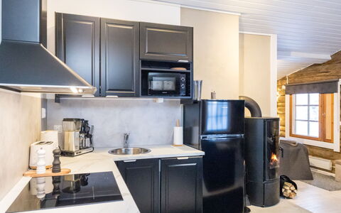 Katajamäki: Küchengerät, Küche, Interior Design, Major Appliance, Möbel, Flooring, Haushaltsgerät, Decke, Beleuchtung, Countertop