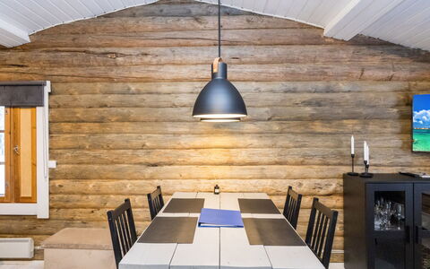 Katajamäki: Möbel, Flooring, Interior Design, Holz, Fussboden, Decke, Holzboden, Light Fixture, Beleuchtung, Zimmer
