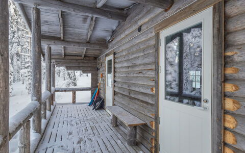 Katajamäki: Holz, Hütte, Planke, Hartholz, Winter, Einfrieren, Verbundwerkstoff, Blockhaus, Schnee, Veranda