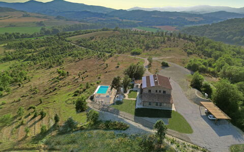 Villa Il Noccioleto: Landschaft, Haus, Ländliches Gebiet, Zuhause, Grundstueck, Estate, Menschliche Siedlung, Hütte, Bauernhaus, Dorf