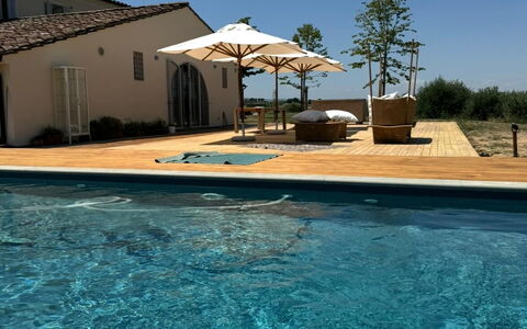 Villa Dedalo: Schwimmbad, Estate, Resort, Villa, Hazienda, Hotel, Ferienort, Sonnenliege