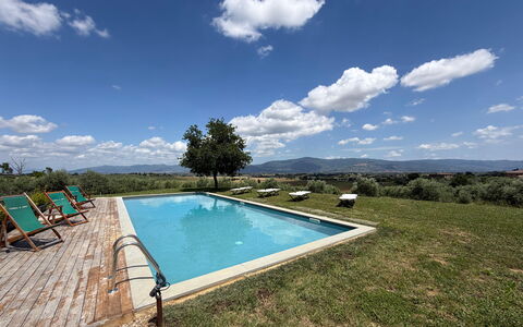 Villa Dedalo: Himmel, Blau, Landschaft, Grundstueck, Einfach, Schwimmbad, Plantage, Estate, Landscaping, Kumulus