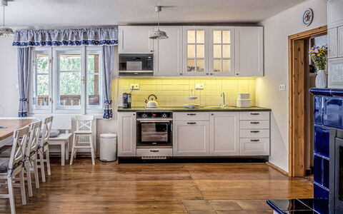 Na Stráni: Küche, Holz, Möbel, Interior Design, Countertop, Flooring, Zimmer, Küchengerät, Fussboden, Major Appliance
