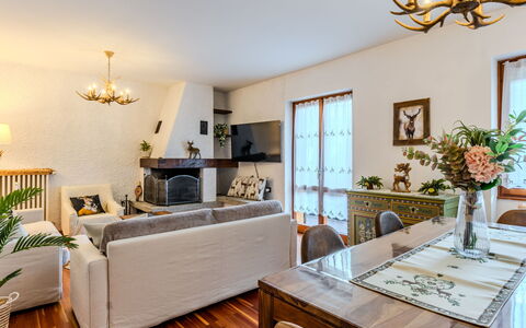 Maison Ginevra: Möbel, Interior Design, Flooring, Holz, Decke, Zimmer, Wohnzimmer, Couch, Fussboden, Zuhause