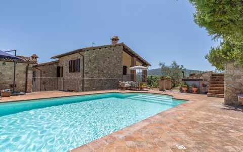 Casale Nido: Schwimmbad, Villa