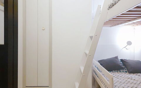 Palmier: Interior Design, Schlafzimmer, Wand, Fussboden, Bett, Holz, Flooring, Möbel, Zimmer, Bedding