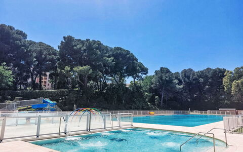 Palmier: Schwimmbad, Baum, Resort, Verbundwerkstoff, Ferienort, Thermae, Schatten, Freizeitzentrum, Hotel