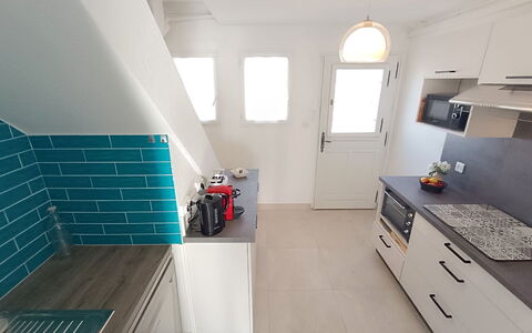 Le Domino: Flooring, Küche, Interior Design, Countertop, Fussboden, Major Appliance, Cabinetry, Möbel, Zimmer, Küchengerät