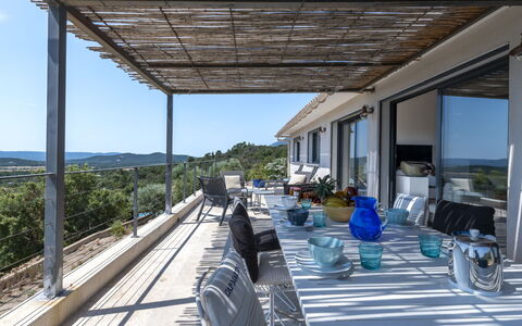 La Dorianzza: Möbel, Gartenmöbel, Stuhl, Schatten, Tisch Im Freien, Küche & Esszimmer Tisch, Natürliches Material, Balkon, Restaurant, Eco Hotel