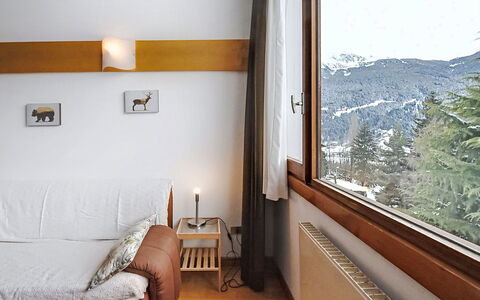 Nevada View: Interior Design, Möbel, Zimmer, Fussboden, Flooring, Decke, Bilderrahmen, Wohnzimmer, Stuhl, Daylighting
